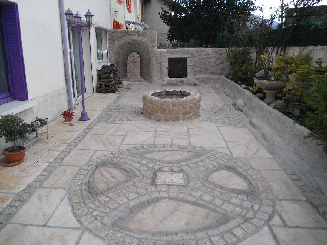 Sundeco Saint cassien Terasse Mur Muret Sculpture Sculpteur Decoration Chaux Pierre Renovation Interieur Exterieur Personalise piscine Jardin Rocher Dalle Statue Dallage Voiron